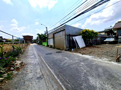Land for sale Bangna Commercial College : Land for sale, 20 square wah, Bearing Soi 48. Suitable for warehouse or building a house. (N.2027)