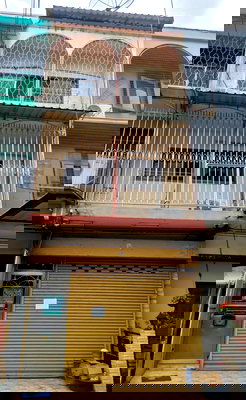 Shophouses for sale Bangkok : House for sale Ladprao near BTS Yellow line