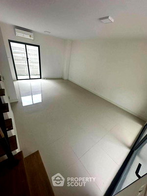 Townhouses for sale Bangna Commercial College : 3-BR Townhouse at Baan Klang Muang Sukhumvit Onnut in Prawet (ID 2824143)