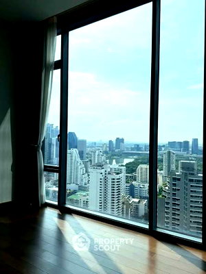 Condos for sale : 31st-Floor 3-BR 155 Sqm Condo In Q1 Sukhumvit Near BTS Nana (ID 2433317)