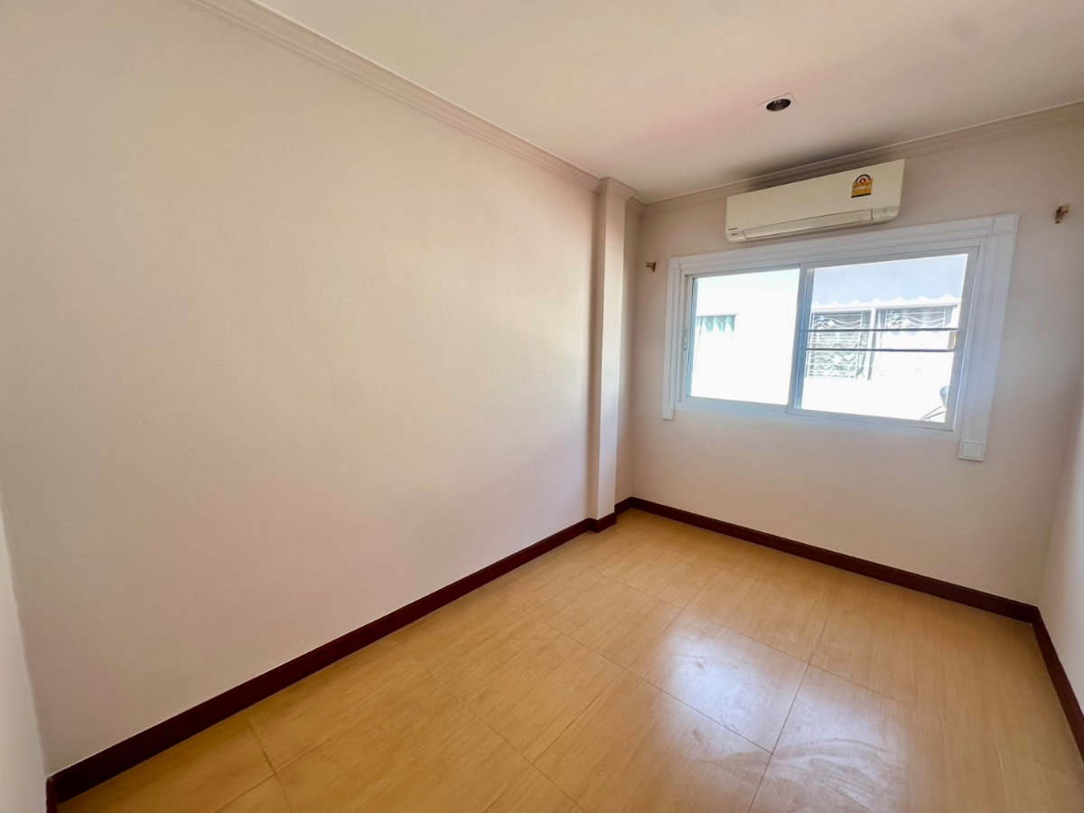 รูป ขายทาวน์เฮาส์ 2 ชั้น รัชธานี 10 คู้บอน 27 บ้านเปล่าพร้อมรีโนเวทต่อ ราคาคุ้มที่สุดในโครงการ เหมาะสำหรับคนอยากแต่งบ้านเอง - รูปที่ 14/16