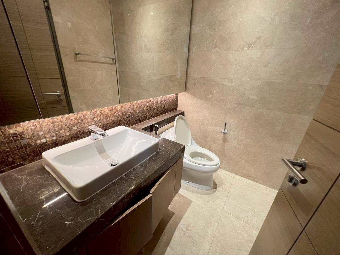 รูป LTHC15148 – Luxury Condo High Floor for Rent Ratchadamri | City Lifestyle Best Value | Near BTS Ratchadamri | 75,000 THB | คอนโดให้เช่า ราชดำริ ชั้นสูง ไลฟ์สไตล์เมือง คุ้มค่า ใกล้ BTS ราชดำริ - รูปที่ 4/6