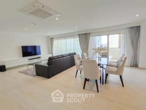 Pet-Friendly 2-BR Silom Condominium, 100m To BTS Sala Daeng (ID 2828436)