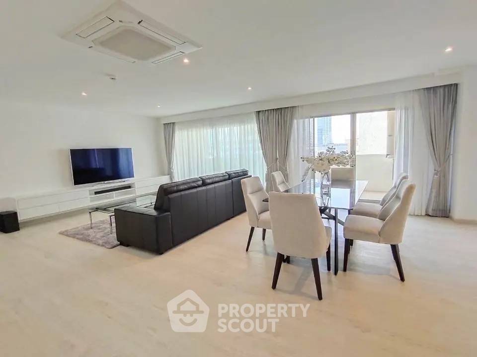 picture Pet-Friendly 2-BR Silom Condominium, 100m To BTS Sala Daeng (ID 2828436) - 1/20