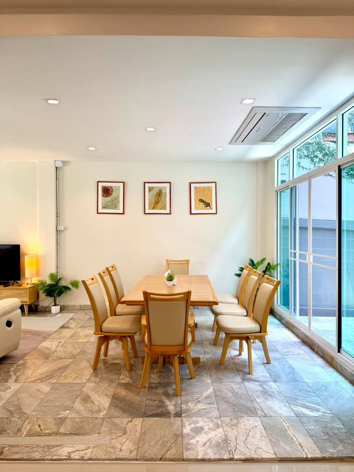 รูป LTH15157 – Spacious Townhome Prime Location for Rent Phra Khanong | Family Living Best Value | Near BTS Phra Khanong | 120,000 THB | ทาวน์โฮมให้เช่า พระโขนง พื้นที่กว้าง ฟังก์ชันครบ คุ้มค่า ใกล้ BTS พระโขนง - รูปที่ 5/6