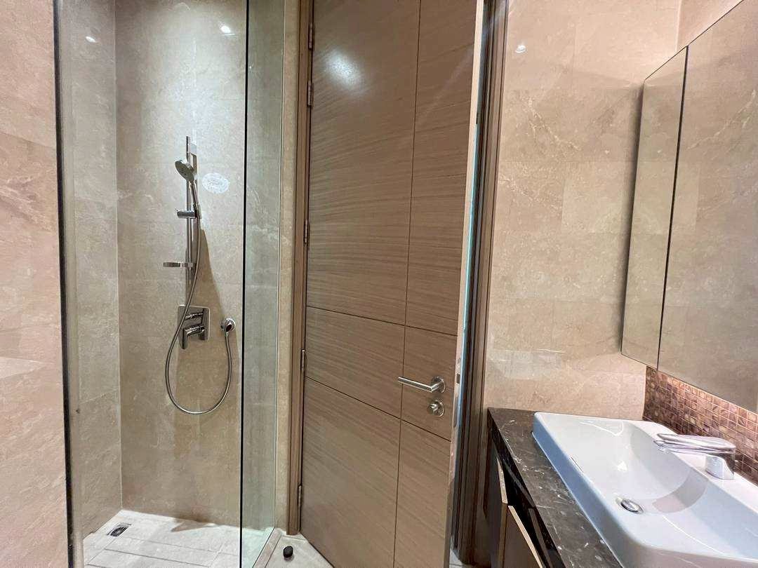 รูป LTHC15148 – Luxury Condo High Floor for Rent Ratchadamri | City Lifestyle Best Value | Near BTS Ratchadamri | 75,000 THB | คอนโดให้เช่า ราชดำริ ชั้นสูง ไลฟ์สไตล์เมือง คุ้มค่า ใกล้ BTS ราชดำริ - รูปที่ 5/6