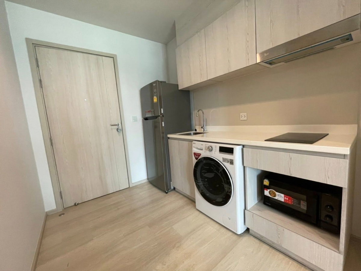 picture Life One Wireless near BTS Ploenchit - 2/4
