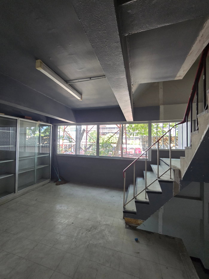 รูป ตึกแถวให้เช่าทำเลดีใกล้ mrt สายสีม่วงและสายสีแดงสถานีบางซ่อน (เพิ่งRenovateใหม่) - รูปที่ 2/8