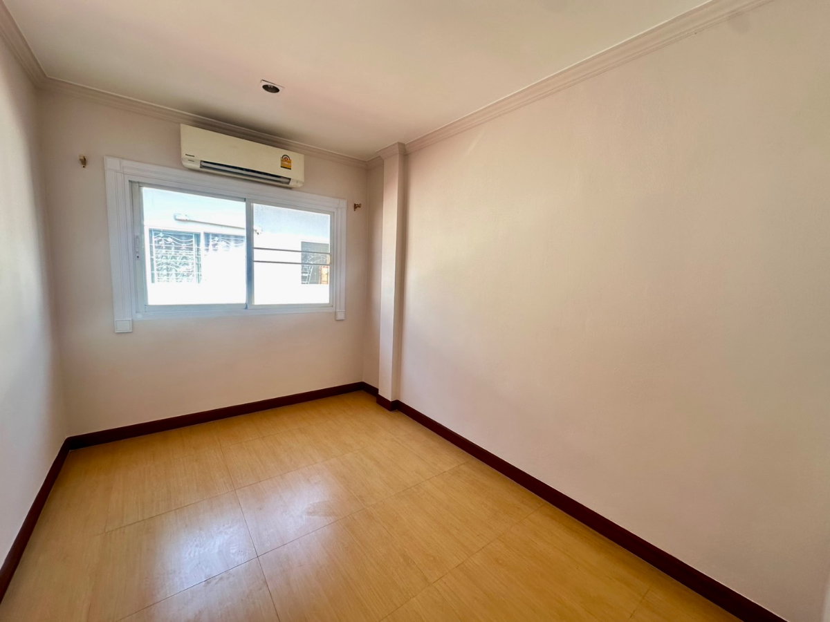 รูป ขายทาวน์เฮาส์ 2 ชั้น รัชธานี 10 คู้บอน 27 บ้านเปล่าพร้อมรีโนเวทต่อ ราคาคุ้มที่สุดในโครงการ เหมาะสำหรับคนอยากแต่งบ้านเอง - รูปที่ 13/16