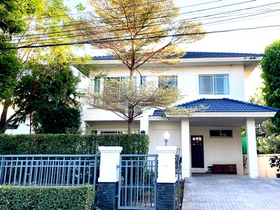 Houses for rent Bangkok : FOR RENT  HOUSE PROPERTY  40000 BAHT per MONTH