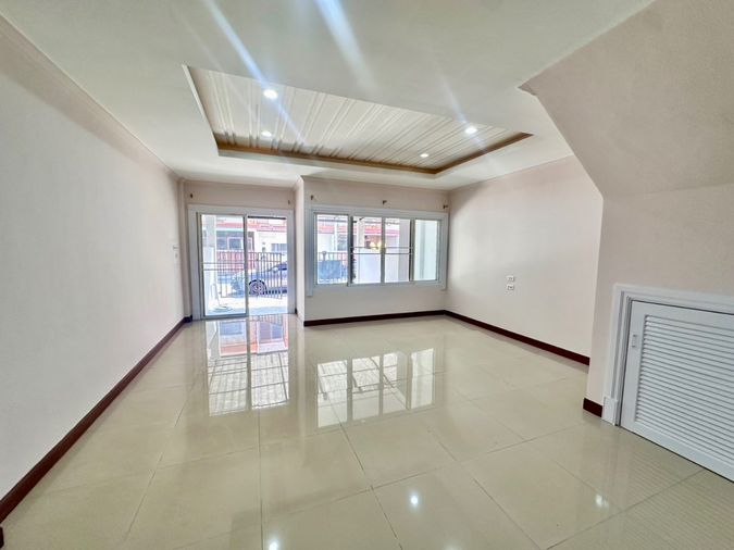 3-bed townhouse for sale, 87 sqm, 21.6 sq wah, Ratchathani 10