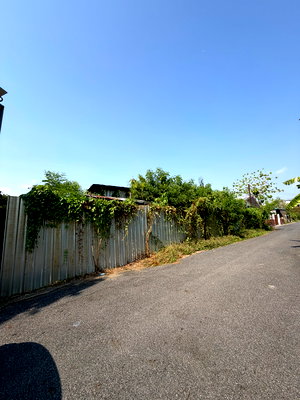 Land for sale Bangkok Arts&Crafts College : Land for sale in prime location💰  Located in Soi Sakhon 1  📌Central Eastville 2.6 kilometers🏦