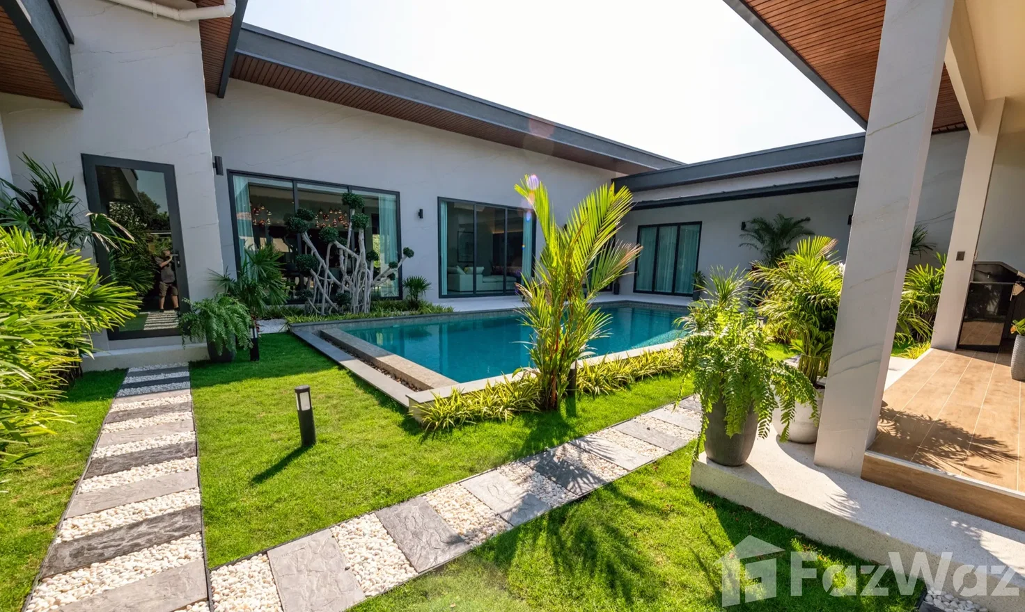 picture Brand New Luxury Designer Villa in Horseshoe Point 6210855 - 27/31
