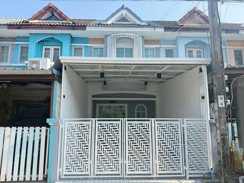 ทาวน์เฮ้าส์ รีโนเวทใหม่ สด สวย ทำเลดีเยี่ยม ราคาถูกๆจับต้องได้ หมู่บ้านเมืองประชา หทัยราษฎร์37 ซอย6 คลองสามวา ใกล้ทางด่วน