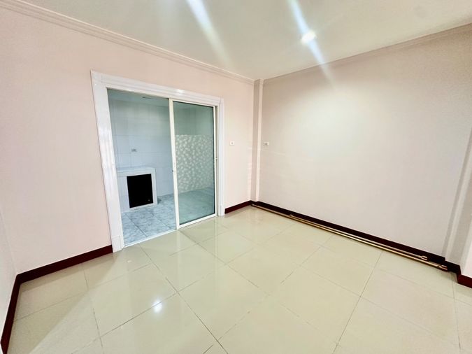 3-bed townhouse for sale, 87 sqm, 21.6 sq wah, Ratchathani 10
