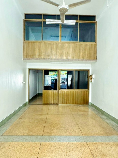 รูป รพ.นครปฐม 1กม. สถานีรถไฟนครปฐม 468ม. อาคาร 3.5 ชั้น 2 นอน 2 น้ำ ใกล้องค์พระปฐมเจดีย์ 1.3 กม. ชุมชนบ่อพลับ 20 ตร.ว. 250 ตร.ม. - รูปที่ 2/8