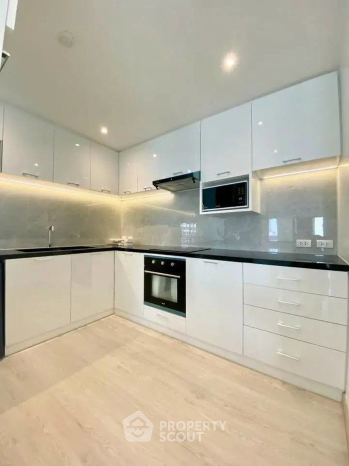 picture Pet-Friendly 2-BR Silom Condominium, 100m To BTS Sala Daeng (ID 2828436) - 12/20