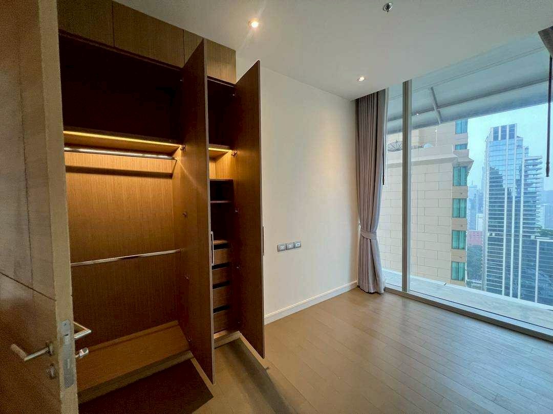 รูป LTHC15148 – Luxury Condo High Floor for Rent Ratchadamri | City Lifestyle Best Value | Near BTS Ratchadamri | 75,000 THB | คอนโดให้เช่า ราชดำริ ชั้นสูง ไลฟ์สไตล์เมือง คุ้มค่า ใกล้ BTS ราชดำริ - รูปที่ 1/6
