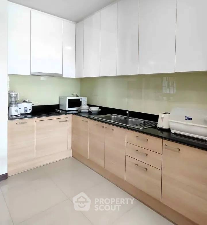 picture 3-BR Condo at Circle Condominium near MRT Phetchaburi (ID 2828418) - 8/13