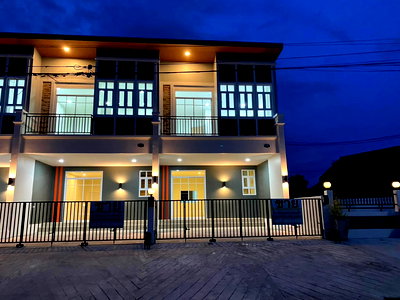 Townhouses for sale Chandrakasem Rajabhat University : New Townhome in the Heart of Sisaket – Only 500m to City Hall, Parking for 3 Cars, FREE Extras Worth 200,000+ THB