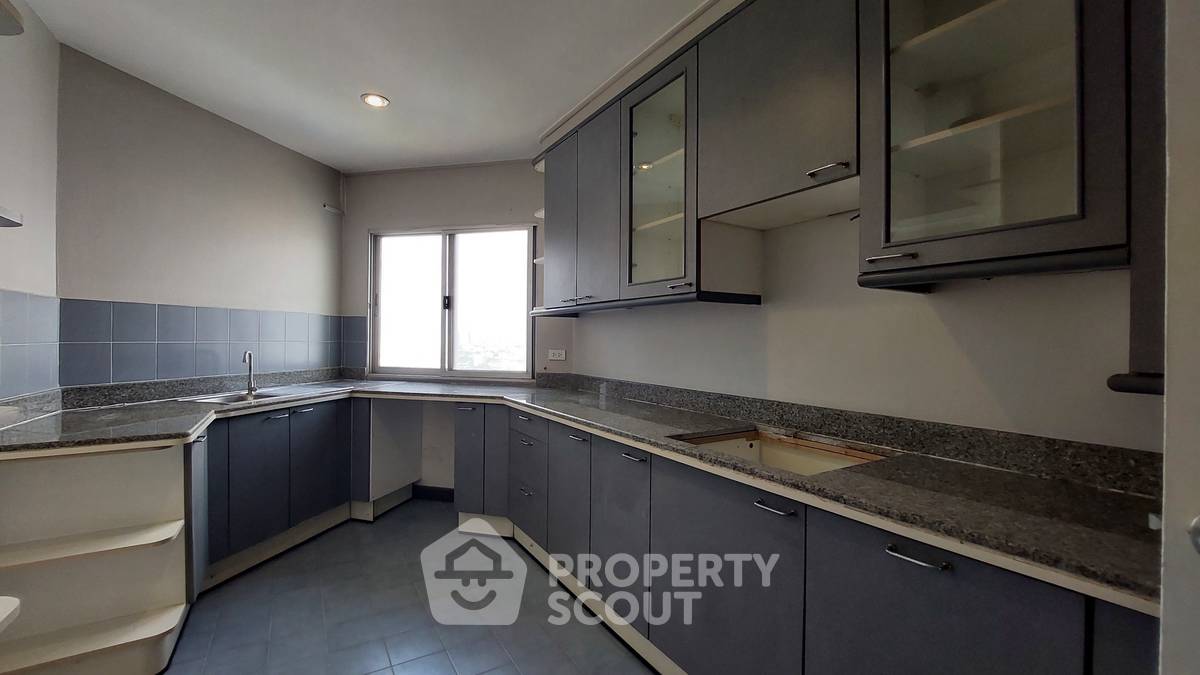 รูป คอนโด 4-ห้องนอน ที่ สายชล แมนชั่น ใกล้ BTS สะพานตากสิน (ID 2831058) - รูปที่ 6/14