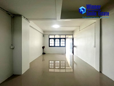 Townhouses for sale Central Plaza Bang Na : Townhouse for sale in Pairoj Village, Bangna, Soi Bangna-Trat 27. Near Central Bangna, next to Bangna-Trat Road, convenient transportation.