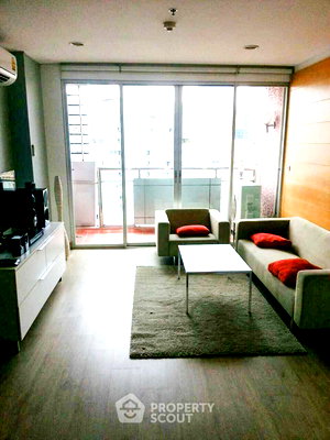 คอนโดให้เช่า : คอนโด 1-ห้องนอน ที่ สีลมแกรนด์เทอเรส คอนโดมิเนียม ใกล้ BTS ศาลาแดง (ID 514624)