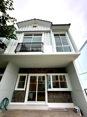 Houses for rent Bang Plee Samut Prakarn : RS5936 Townhome for Rent, End Unit, Minimalist Style, Villaggio 2 Srinakarin-Bangna