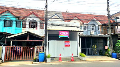 Townhouses for sale Lam Luk Ka : Townhouse for sale, 3 bedrooms, 2 bathrooms, 21 sq m, Rangsit, Khlong Si, Lam Luk Ka