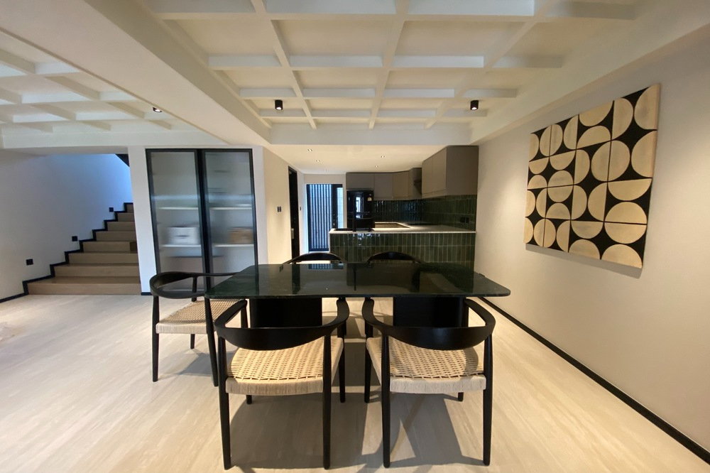 รูป ขาย -เช่าระยะยาว - ระยะสั้น ! ทาวน์เฮ้าส์ ! Code C20250600019..Townhouse in Phromphong, 3 ห้องนอน, 4 ห้องน้ำ, 4 ชั้น, แต่งครบ,  ราคาพิเศษ!!📣 - รูปที่ 9/57