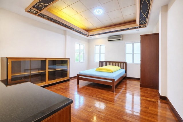 รูป วัชรพล 4น้ำ MRTรามอินทรา ก.ม.6 1.95กม.พร้อมสระว่ายน้ำ ต ให้เช่า คฤหาสน์ 2ชั้น 2หลัง 6นอน ลาดถนอมมิตร บิ๊กซี สุขาภิบาล5 152ตร.วา - รูปที่ 4/8
