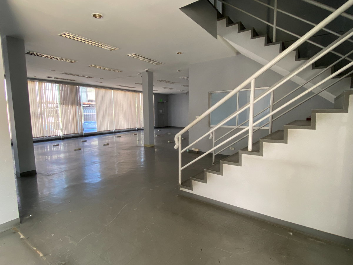 รูป WS7286 🏢 สำนักงานให้เช่า 2 ชั้น ทำเลรัชดา 14 ใกล้ MRT รัชดา เพียง 250,000 บาท / เดือน - รูปที่ 4/7