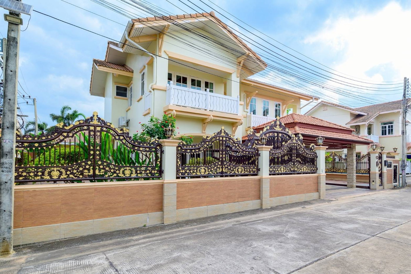picture Large 3 Bedroom House for Rent in Jomtien - 1/18