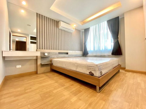 A032985 The Waterford Sukhumvit 50