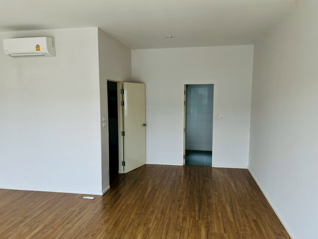 picture RENT Muang Klang Village, Wacharaphon - 33/99