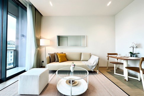 Rent !! SUPER LUXURY Condo, prime area! The Strand Thonglor, 1 bedroom, 1 bathroom, North Facing ! Code C20230800799 furnished, ready to move in