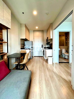Condos for rent :  1 Bed Super High fl. 20+ City View Fully furnished Good Location close to MRT Thailand Cultural Centre Station @ Noble Revolve Ratchada 2