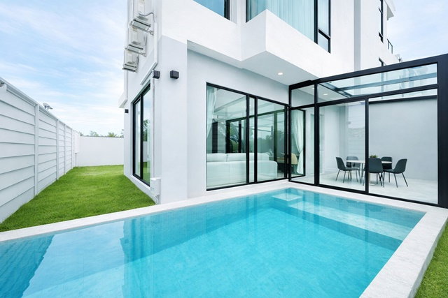 รูป Pool Villa 3ชั้น ใกล้ ARL ลาดกระบัง 900ม. ฟังก์ชันครบครัน 3-4นอน 4 น้ำ อ่อนนุช สุขุมวิท77 60 ตร.วา. 240 ตร.ม ระดับพรีเมียม - รูปที่ 1/5