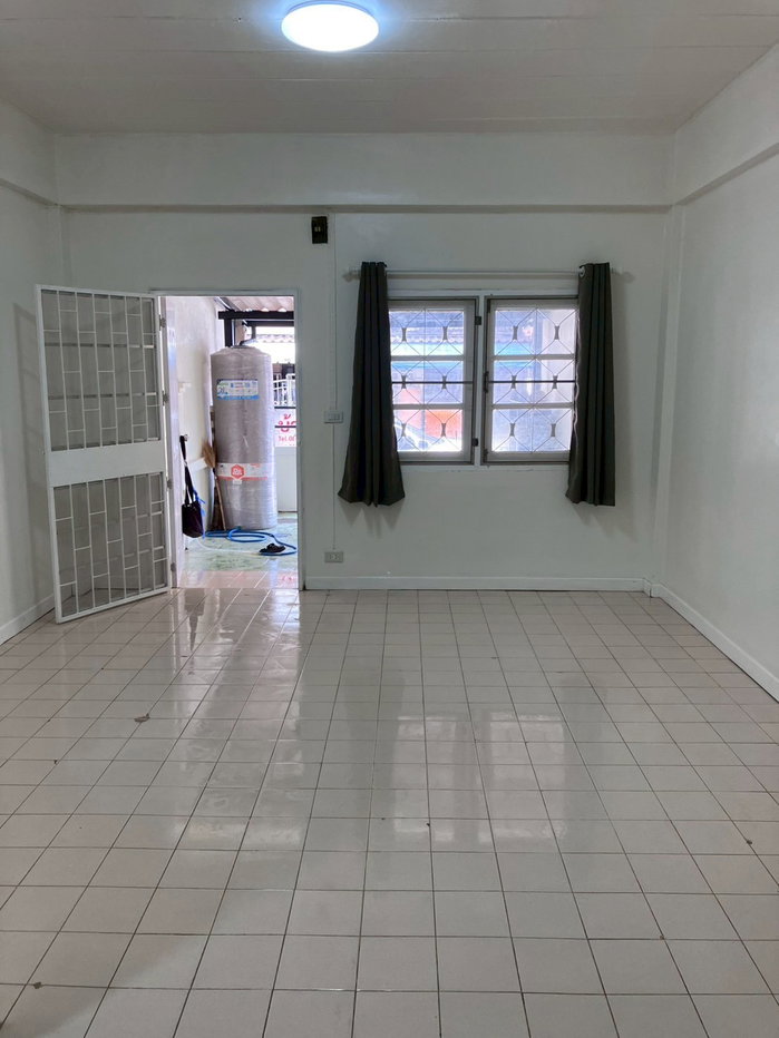 รูป 🏠 ให้เช่าทาวน์โฮม 2 ชั้น หมู่บ้านไพฑูรย์ 2 ปทุมธานี มี 2ห้องนอน 2 ห้องน้ำ  จอดรถ 2 คัน #เลี้ยงสัตว์ได้ 💵 ค่าเช่า 7,000 บาท / เดือน - รูปที่ 2/12