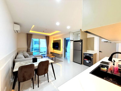 ขายคอนโด : One Tower Condo for Sale Pratumnak Corner Unit Golf View