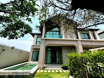 Houses for sale Denla British School : Bangkok Boulevard Westgate: Large, ready-to-move-in corner house.