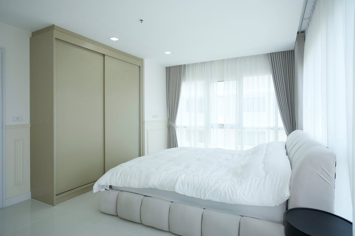 รูป One Tower Condo for Sale Pratumnak Corner Unit Golf View - รูปที่ 7/8