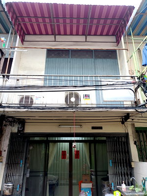 อาคารพาณิชย์ ถนนพระราม 4 : ขายตึกแถวในซอยสุขุมวิท 48 ห่างจากรถไฟฟ้า 350 เมตร 2 ชั้น 1 ห้องน้ำ