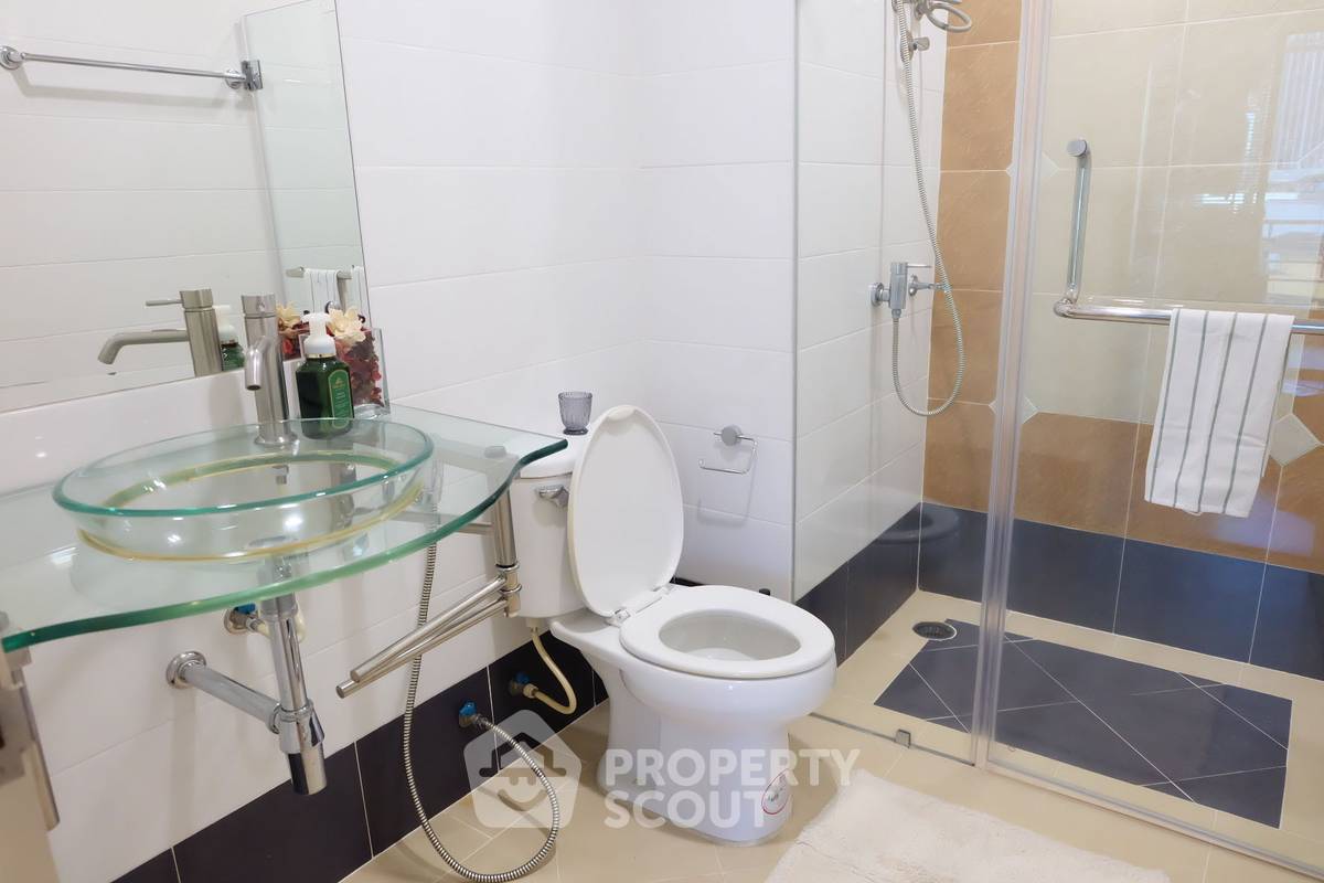 picture 2-BR Condo at Bridge Phaholyothin 37 near BTS Ratchayothin (ID 697995) - 16/18