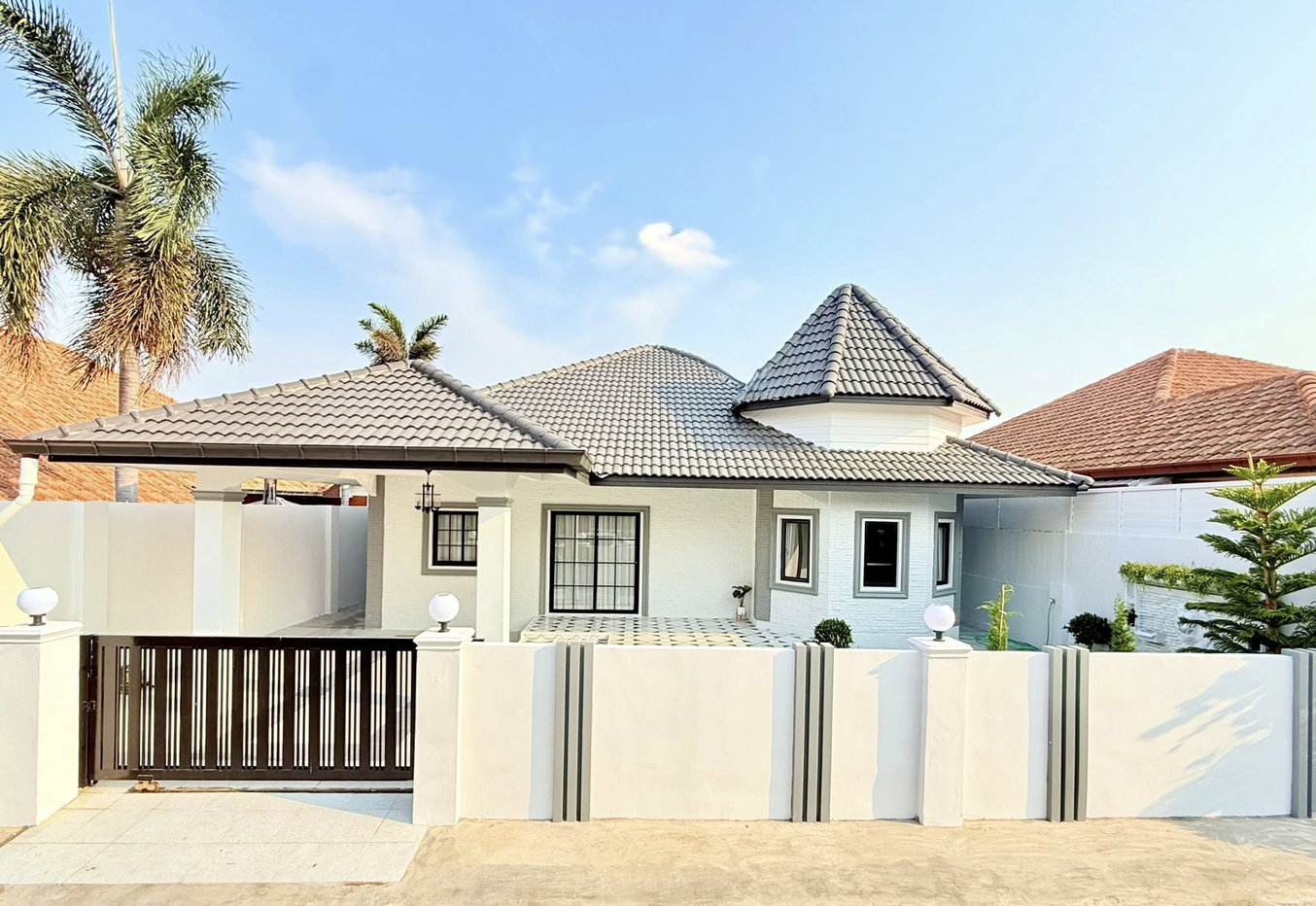 รูป Detached House for Sale North Pattaya Near Sukhumvit - รูปที่ 1/17