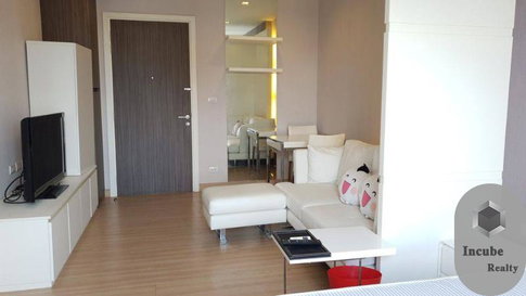 A033033 Urbano Absolute Sathon - Taksin