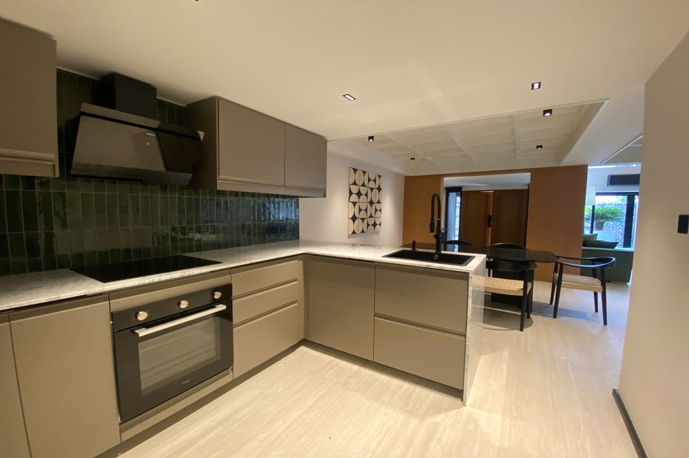 รูป ขาย -เช่าระยะยาว - ระยะสั้น ! ทาวน์เฮ้าส์ ! Code C20250600019..Townhouse in Phromphong, 3 ห้องนอน, 4 ห้องน้ำ, 4 ชั้น, แต่งครบ,  ราคาพิเศษ!!📣 - รูปที่ 12/57