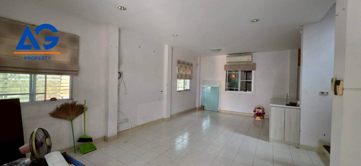รูป ขายด่วน บ้านแฝด หมู่บ้านพร้อมพัฒน์1 ขนาด35 ตรว. 3น.2น. (ราคาดีต่อรองได้) - รูปที่ 6/11