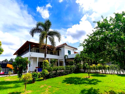 บ้านเดี่ยว ชลบุรี : Corner Plot Pool Villa for Sale Mabprachan East Pattaya