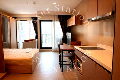 Condos for rent : 🏢 For Rent: Ready-to-move-in condo at Life Asoke - Rama 9. Fully furnished, great price. Near MRT Rama 9.🚅
